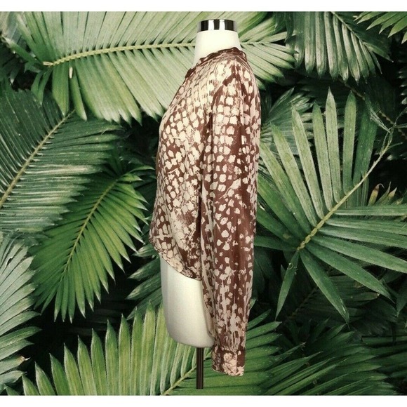 Blue Life Open Back Long Sleeve Top Cropped V-neck - Picture 5 of 9